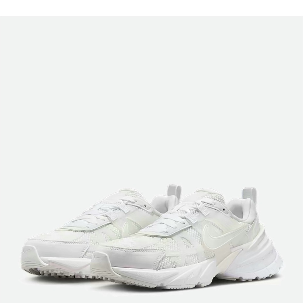 *brand new* Women Nike V2k Run